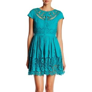alice + olivia Kaley Lace Yoke Dress size 2